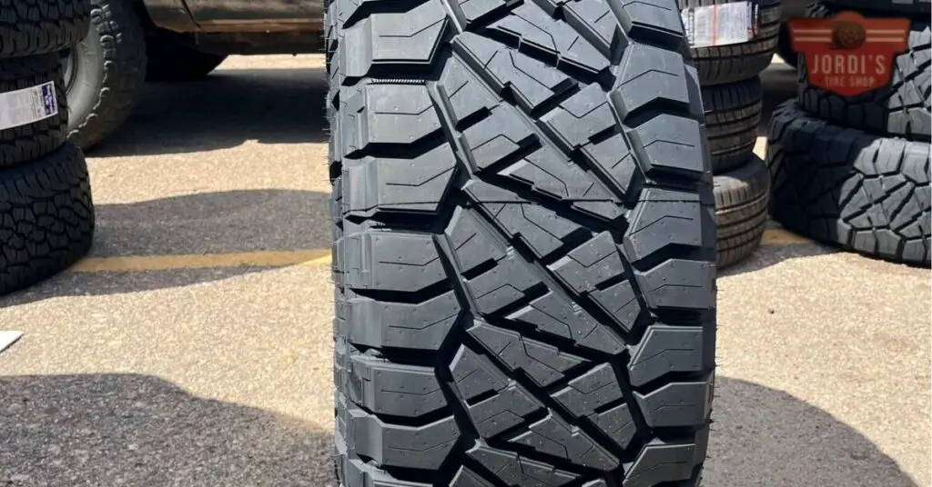 Top Brands Offering 33 12.50 R22 Tires