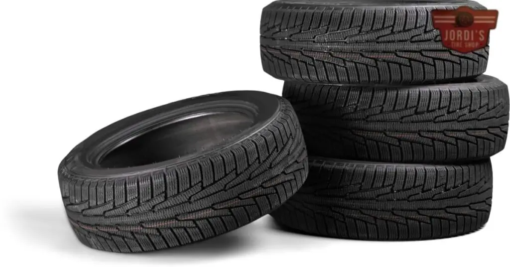 Benefits of Using 305 65r18 Tires