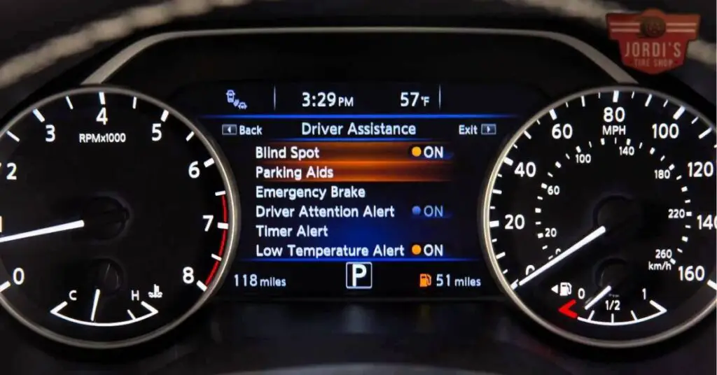 Features of the Forward Emergency Braking Light in Nissan Rogue