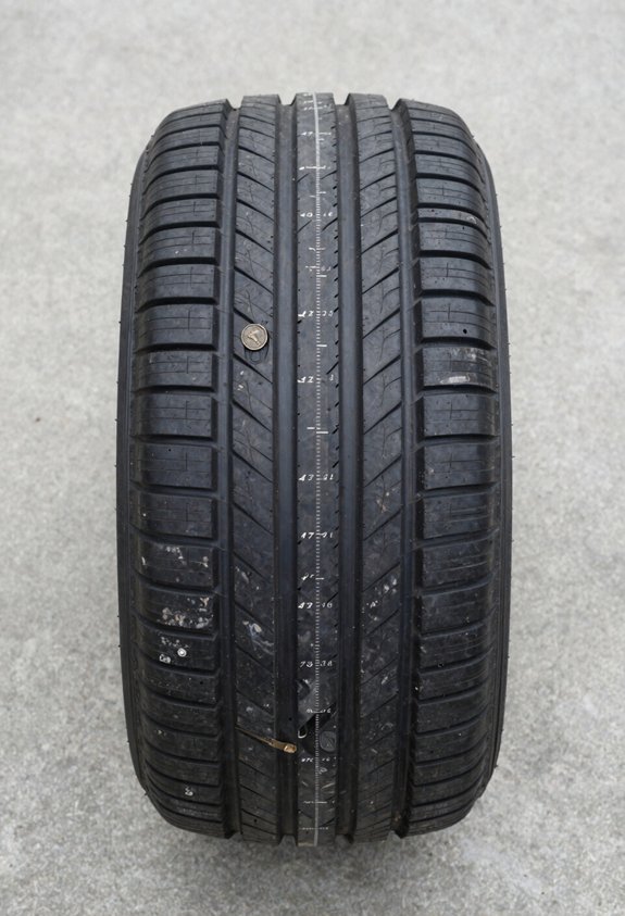 How to Measure Tread on a Tire in 7 Simple Steps 4 quarter test for 4 32 wet wear threshold